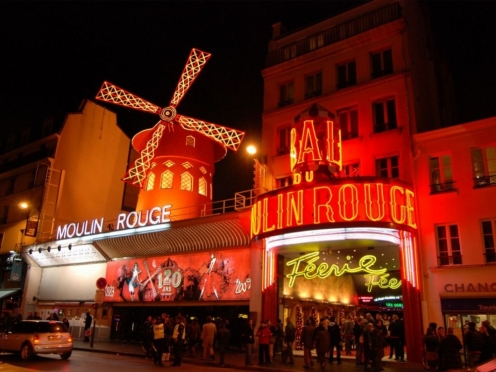 Crazy horse show or moulin rouge with Champagne