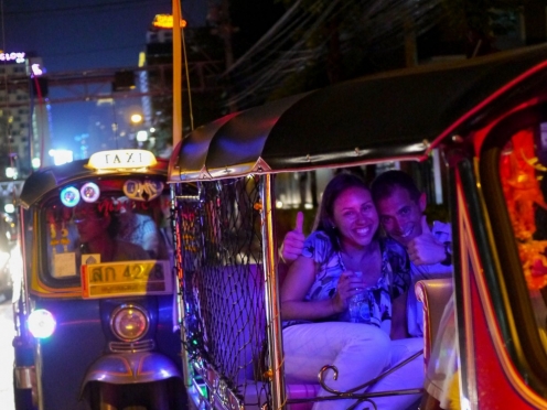 Bangkok night Tour by Tuk Tuk and dinner [4 hours]