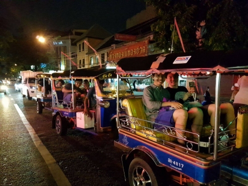 Bangkok night Tour by Tuk Tuk and dinner [4 hours]