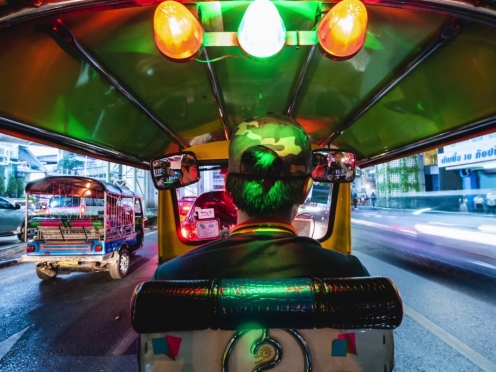 Bangkok night Tour by Tuk Tuk and dinner [4 hours]