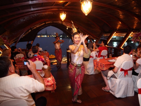 Cruise with dinner and sightseeing