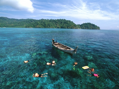 Phang Nga Bay Island Cruise with Canoe tour and James Bond Island from Phuket. [9 hours]
