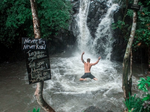 Cliff Jumping , Rappel , Canyoning