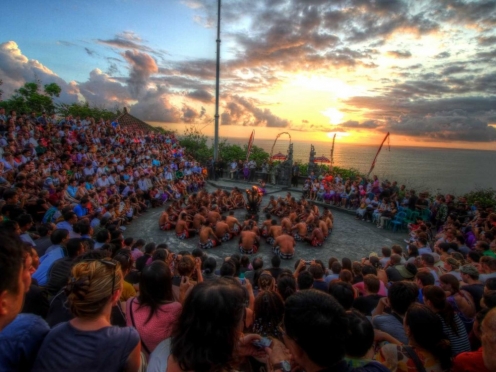 Uluwatu and Kechak dance and seaside candle light dinner at Jimabaran beach.