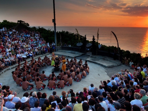 Uluwatu and Kechak dance and seaside candle light dinner at Jimabaran beach.