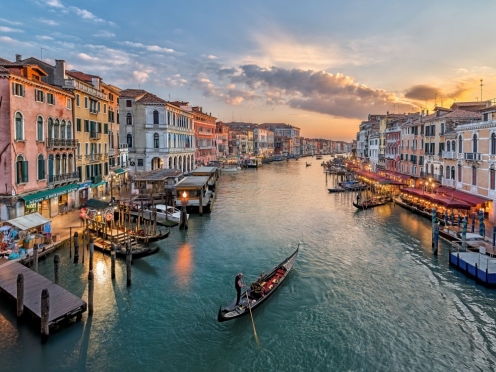 Venice walking city tour with Gondola Ride