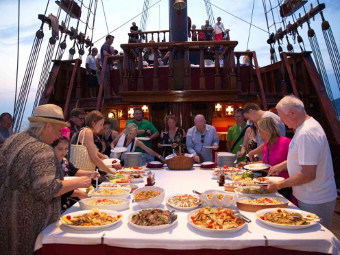 Sunset Dinner Sail Cruise