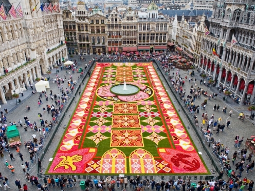 Hop on Hop off bus tours at Brussels