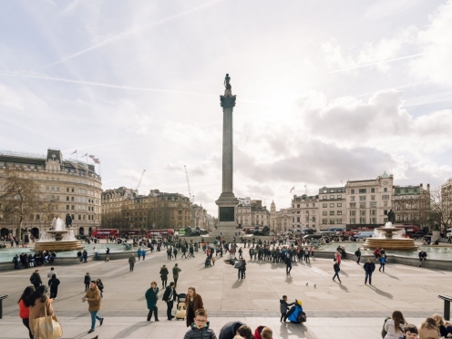 Trafalgar Square , Piccadilly Circus