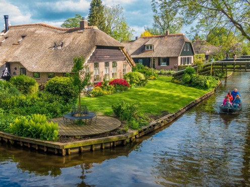 Giethoorn Day trip from Amsterdam .