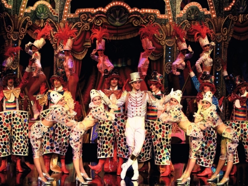 Crazy horse show or moulin rouge with Champagne