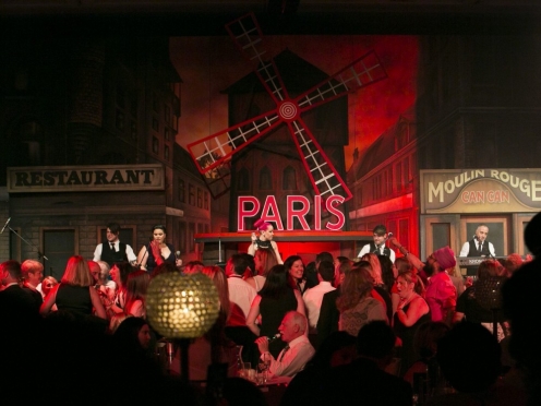 Crazy horse show or moulin rouge with Champagne 