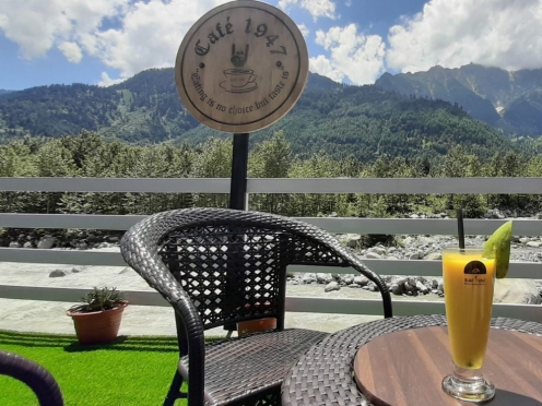 Cafe 1947 near Nehru Kund 